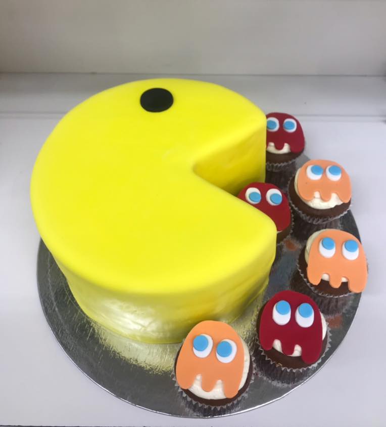 Pacman 7'' Round $135 (including 6 cupcakes)