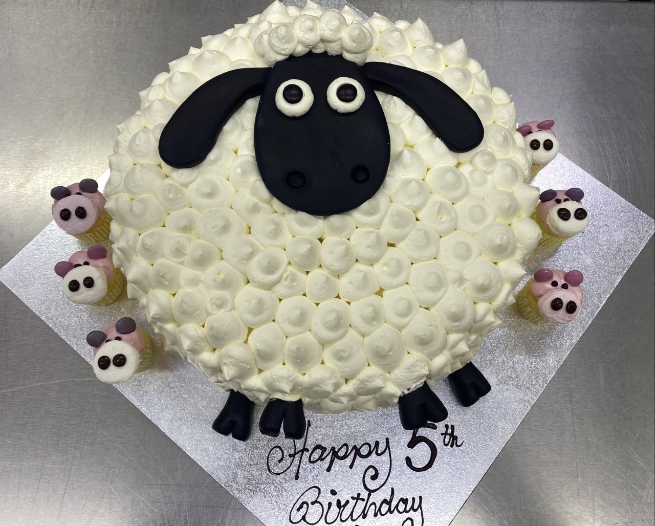 Shaun the Sheep 9'' Round $85 (including 6 pigs)